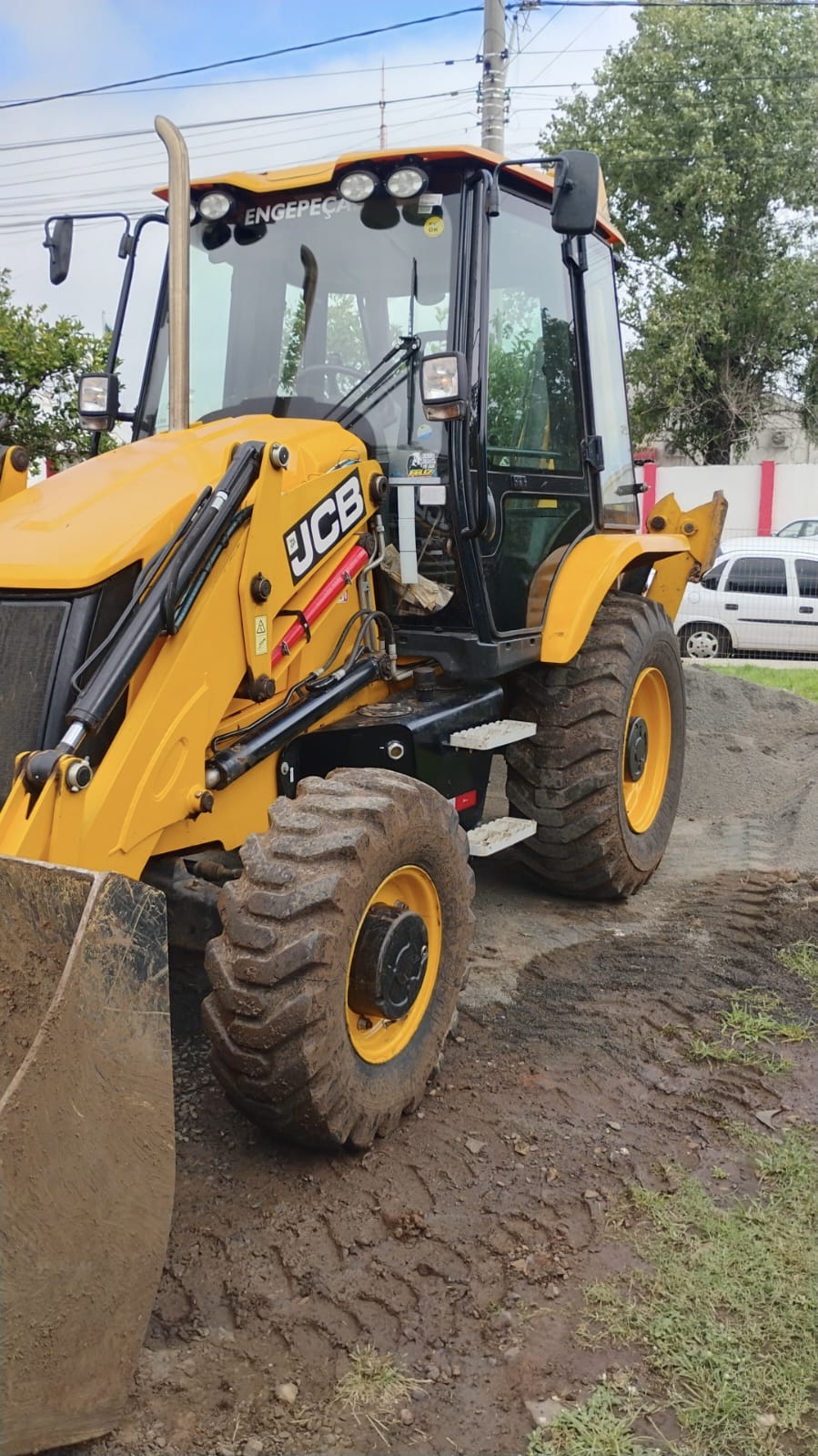 Retroescavadeira JCB Modelo: 3CX 4x4 Ano : 2024 Cabinada com 1189 horas