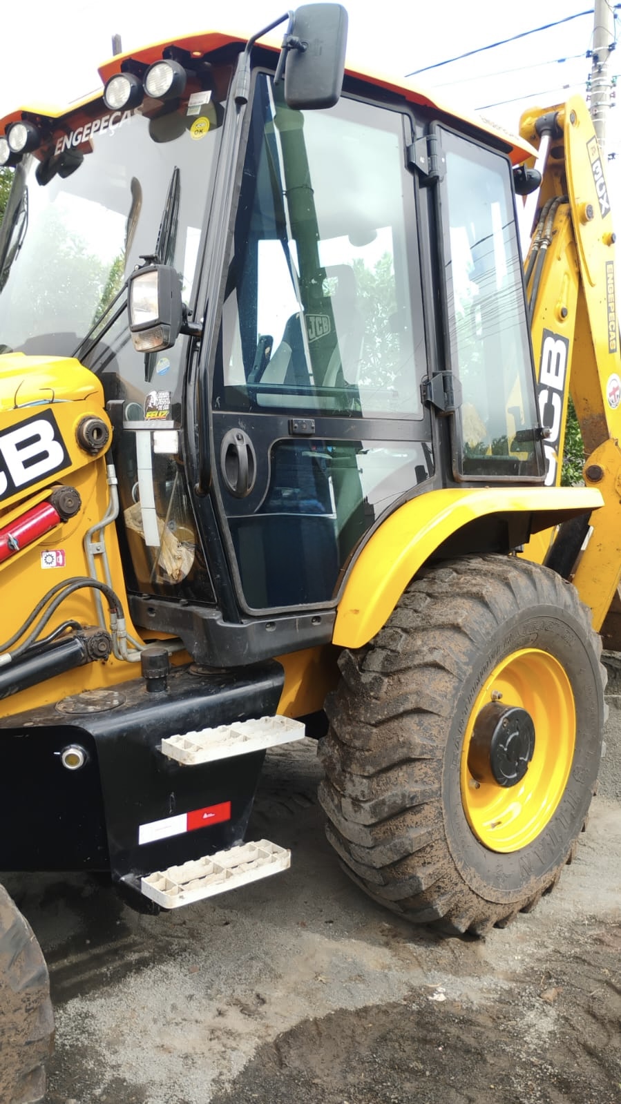 Retroescavadeira JCB Modelo: 3CX 4x4 Ano : 2024 Cabinada com 1189 horas - Imagem 2