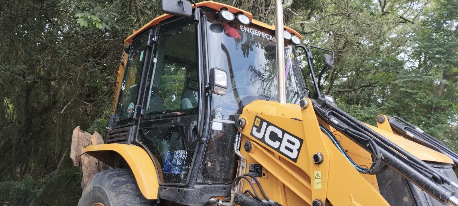 Retroescavadeira JCB Modelo: 3CX 4x4 Ano : 2024 Cabinada com 1189 horas - Imagem 3
