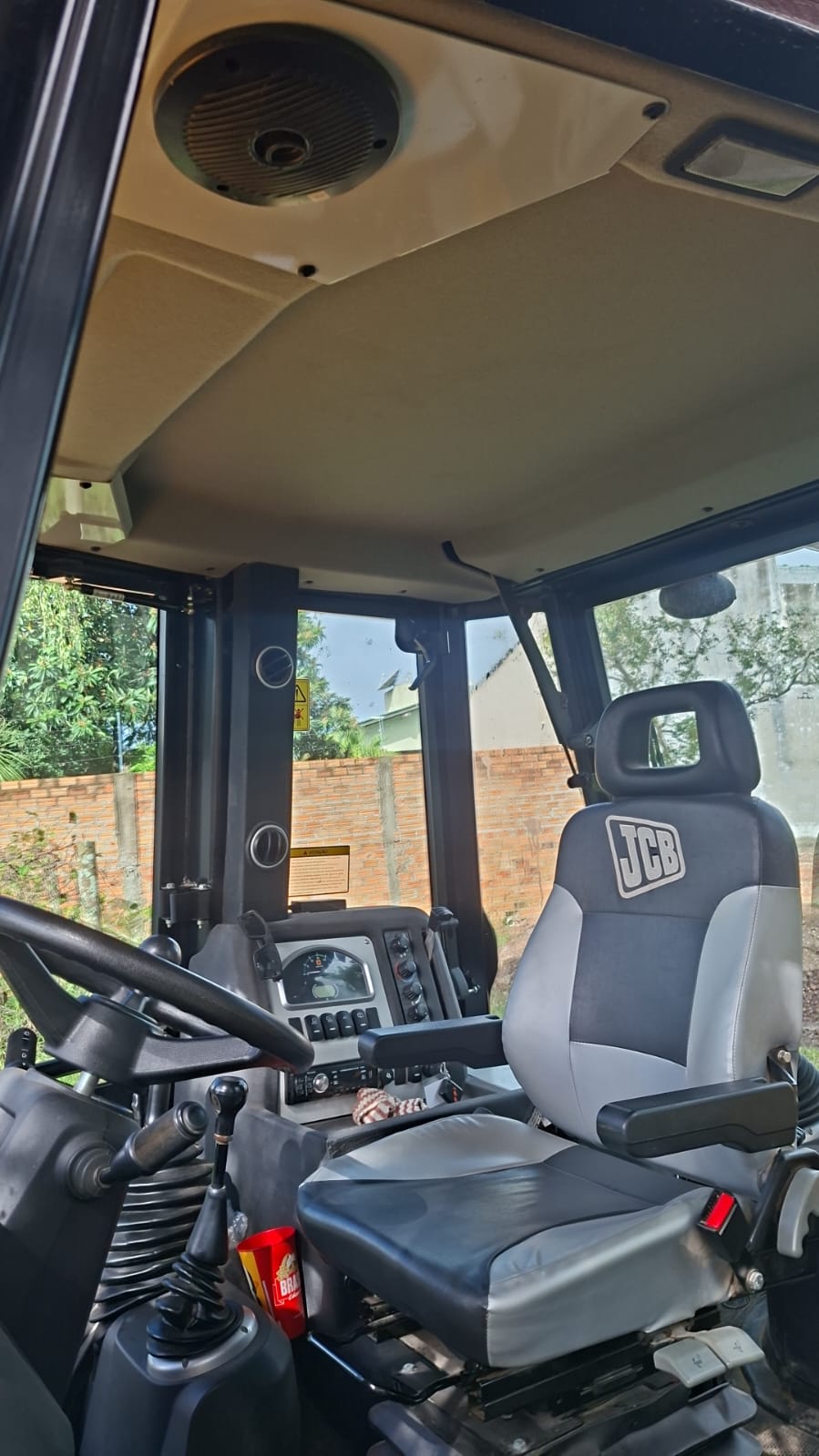 Retroescavadeira JCB Modelo: 3CX 4x4 Ano : 2024 Cabinada com 1829 horas - Imagem 6