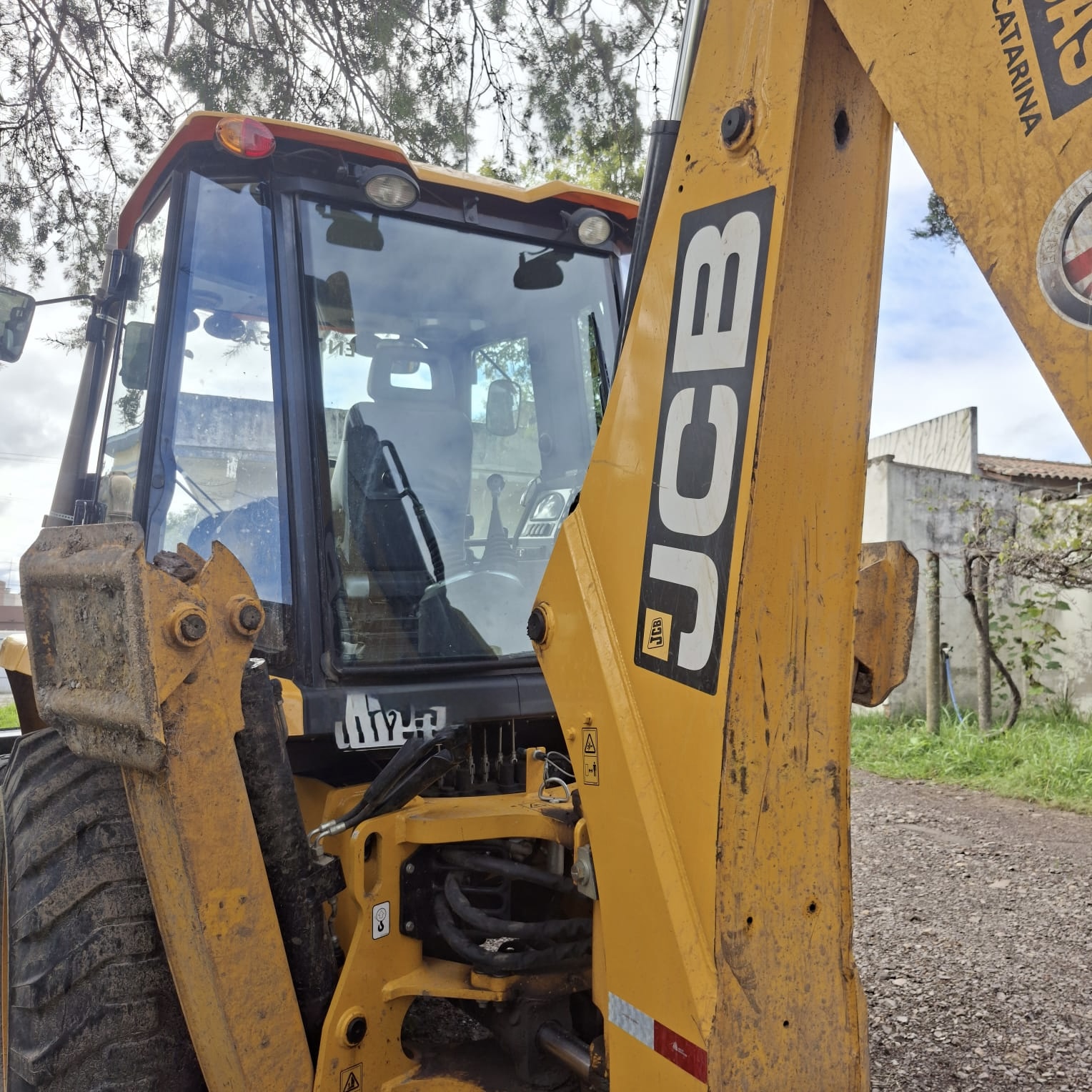 Retroescavadeira JCB Modelo: 3CX 4x4 Ano : 2024 Cabinada com 1137 horas - Imagem 2