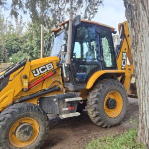 Retroescavadeira JCB Modelo: 3CX 4x4 Ano : 2024 Cabinada com 1137 horas