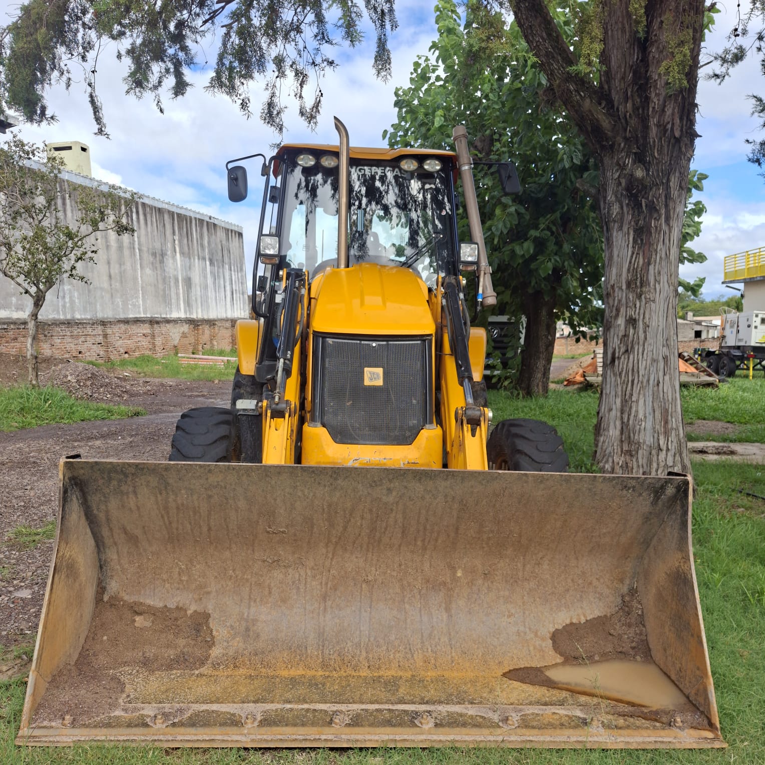 Retroescavadeira JCB Modelo: 3CX 4x4 Ano : 2024 Cabinada com 1137 horas - Imagem 4