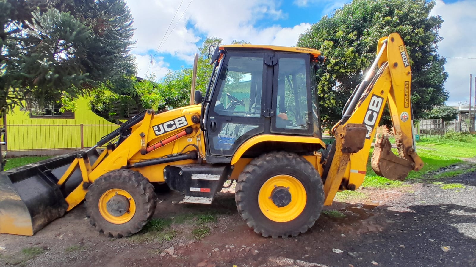 Retroescavadeira JCB Modelo: 3CX 4x4 Ano : 2024 Cabinada com 1829 horas