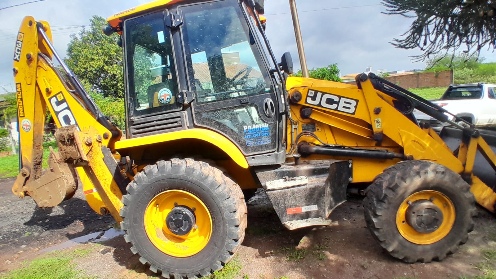 Retroescavadeira JCB Modelo: 3CX 4x4 Ano : 2024 Cabinada com 1829 horas - Imagem 2