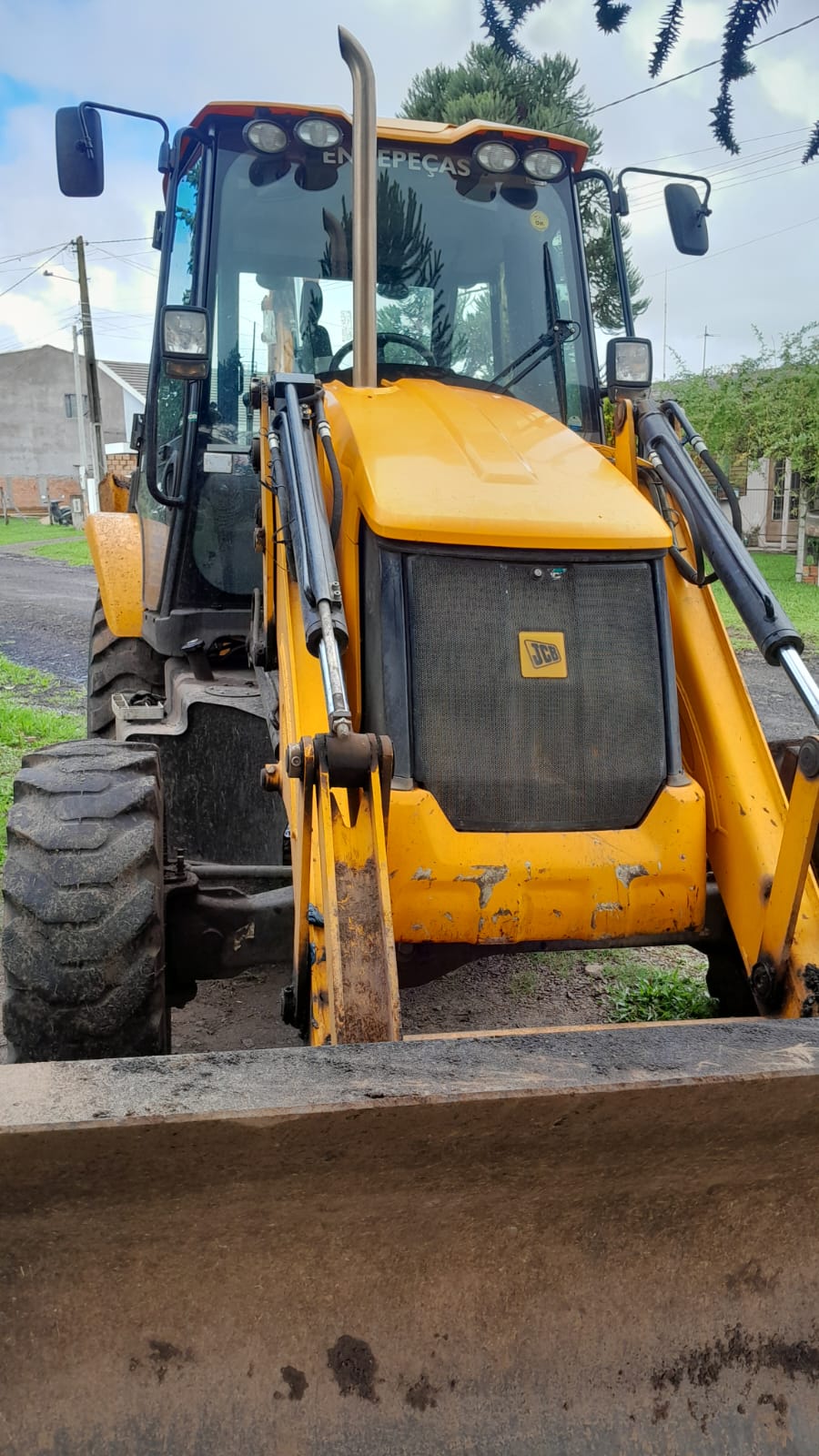Retroescavadeira JCB Modelo: 3CX 4x4 Ano : 2024 Cabinada com 1829 horas - Imagem 4