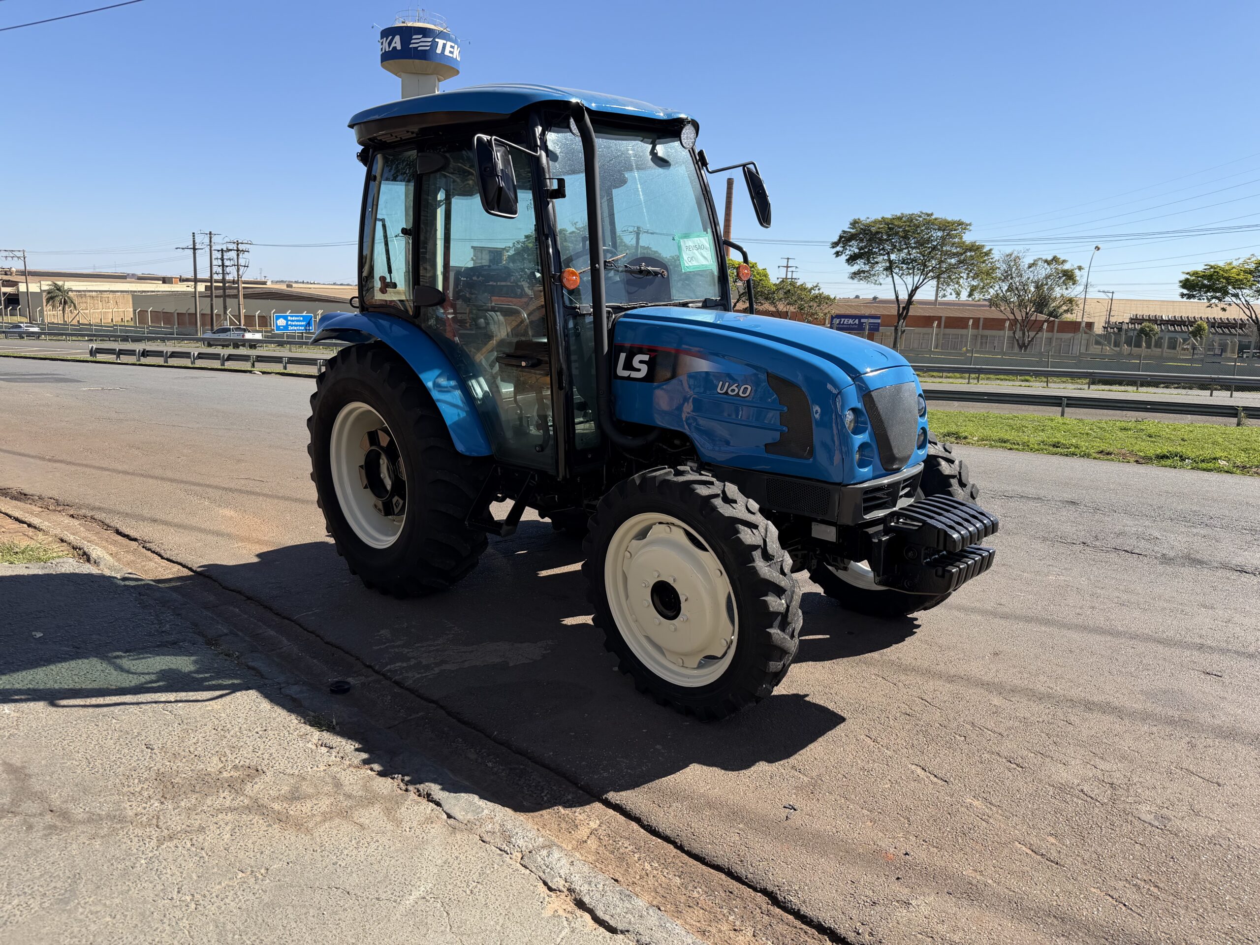 LS Tractor modelo: U60 4x4 Ano 2017, Cod (12), cabinado de fábrica com ar condicionado - Imagem 9