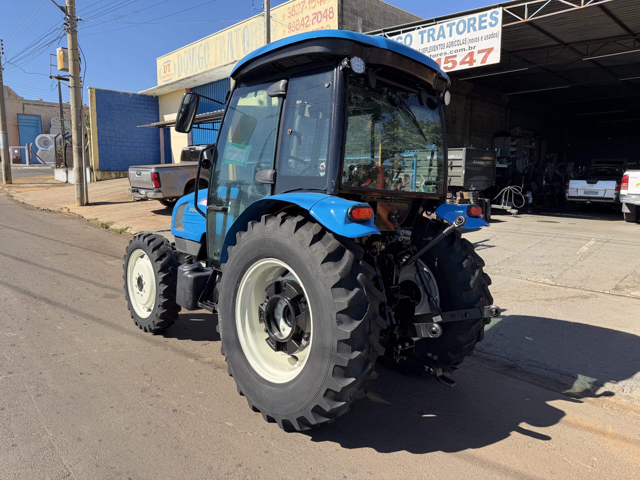 LS Tractor modelo: U60 4x4 Ano 2017, Cod (12), cabinado de fábrica com ar condicionado - Imagem 11