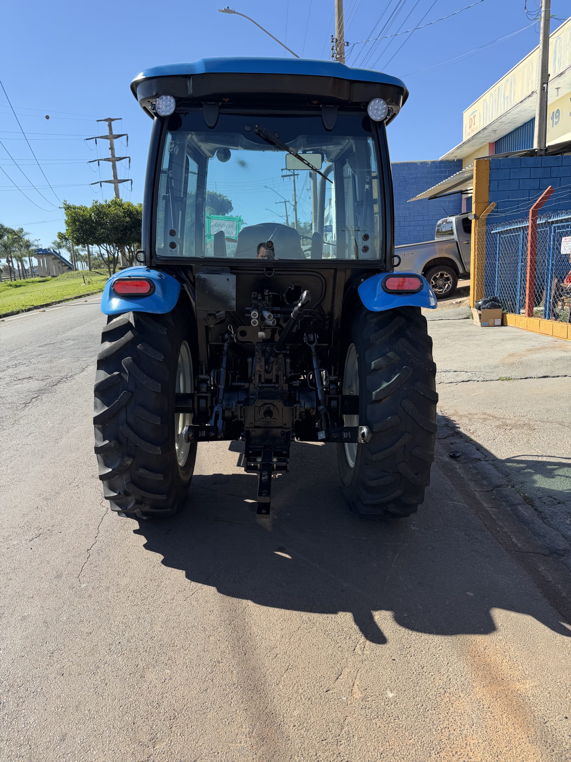 LS Tractor modelo: U60 4x4 Ano 2017, Cod (12), cabinado de fábrica com ar condicionado - Imagem 16