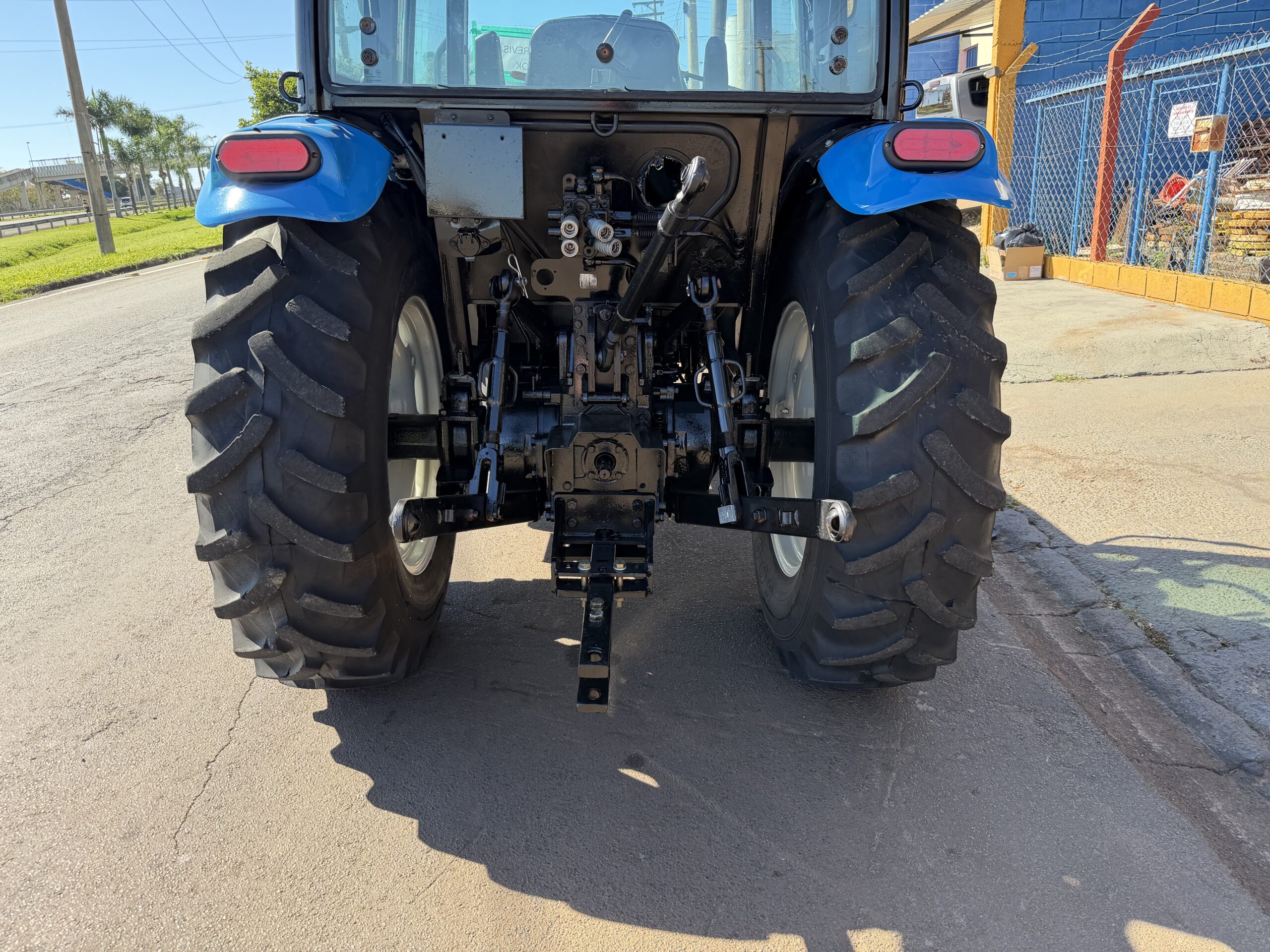 LS Tractor modelo: U60 4x4 Ano 2017, Cod (12), cabinado de fábrica com ar condicionado - Imagem 15