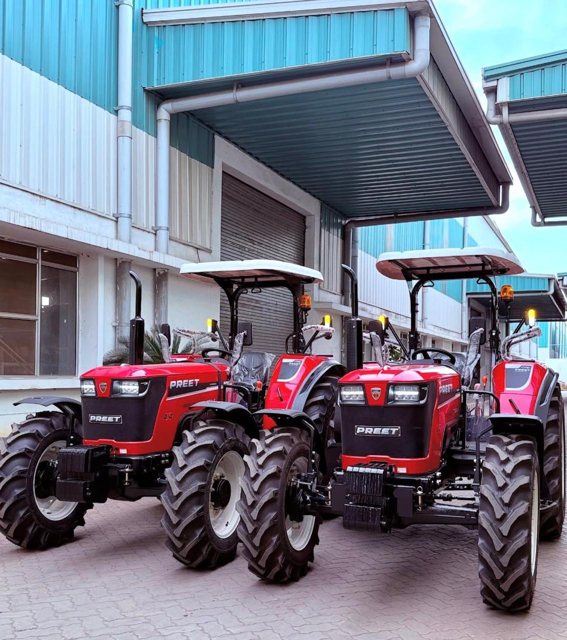 Trator Agrícola novo Marca: PREET Modelo 9049 4x4 com Reversor de marchas. - Imagem 5