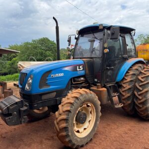 LS Tractor modelo: Plus 100 cabinado 4x4 Ano 2018 (Rodagen dual/filipado), com redutor de velocidade e Reversor de marchas.